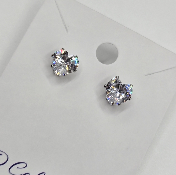 Crystal Heart Stud Earrings Made w Swarovski Crystals Silver Overlay - Picture 3 of 4